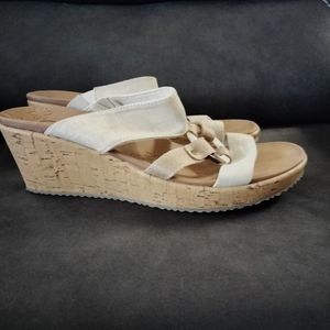 Women's size 10 Skechers luxe foam wedge